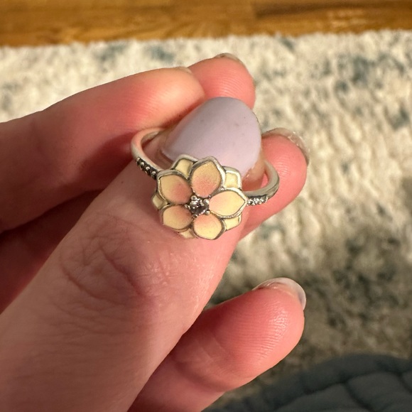 Pandora Magnolia Ring. - Picture 5 of 6